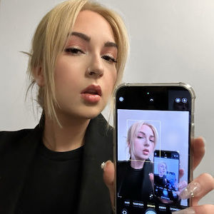 Meet your Posher, Alexia